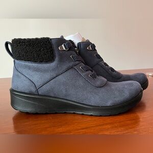 Bzees Women's Garner Machine Washable Shearling Ankle Bootie Navy 8.5 medium